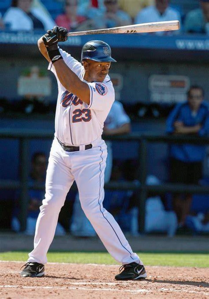 What size bat did Julio Franco use?